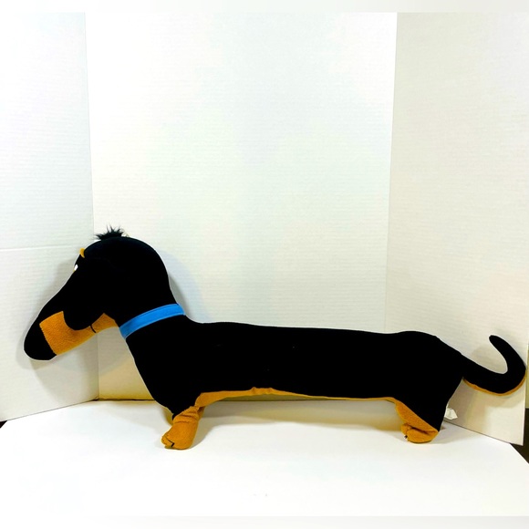 Universal Studios “Secret Life of Pets” Plush “Buddy” the Dachsund. - Picture 3 of 8